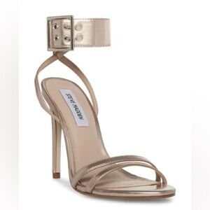 ⚜️ Steve Madden Desired ankle strap Sandal in Metallic, size 6. Brand New!!!